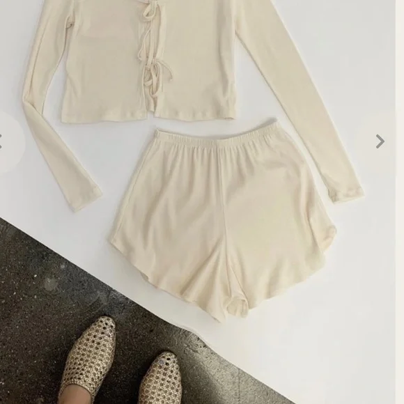 Lisa Says Gah Mia Shorts in Oat Milk - Picture 4 of 9